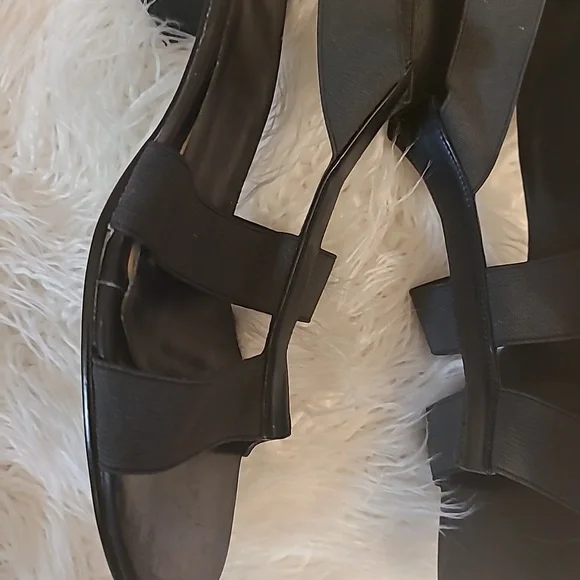 Black summer sandals. - Picture 6 of 8